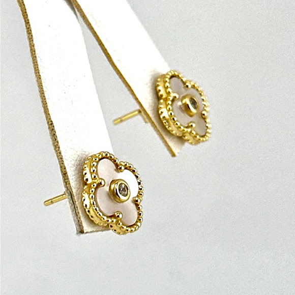 18K Gold Plated Over 925 Sterling Silver Mother of Pearl Clover Stud Earrings - Picture 3 of 6